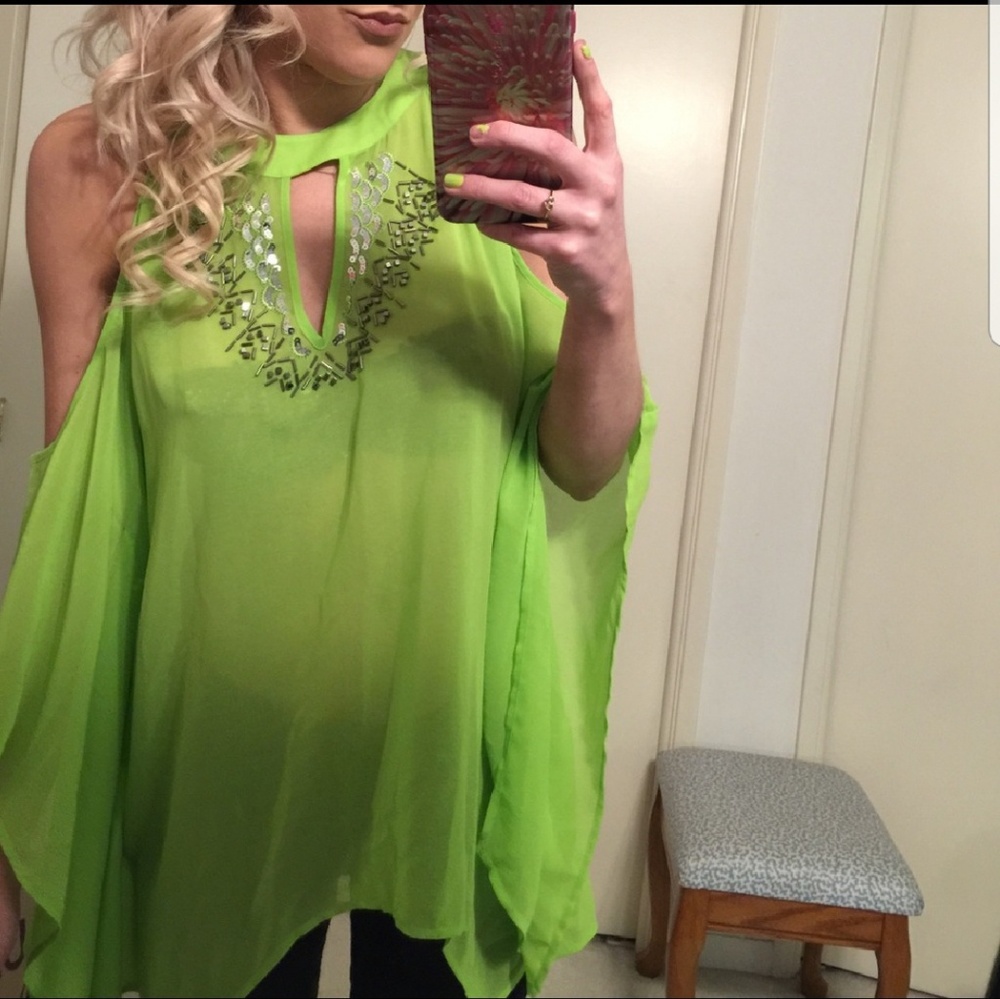 🦄Bebe Cold shoulder Top🦄